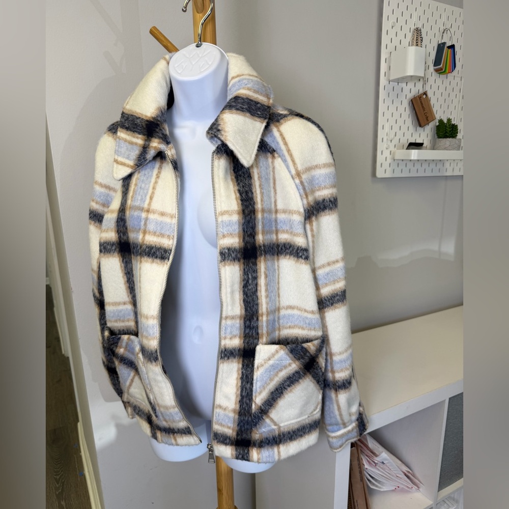 Bagatelle Collection Cozy Cream and Blue Plaid Zip-Up Jacket Sz M - Picture 3 of 6